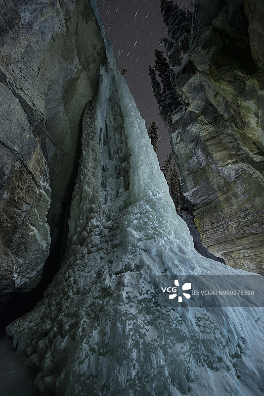 玛琳峡谷的冰冻瀑布（低角度）图片素材