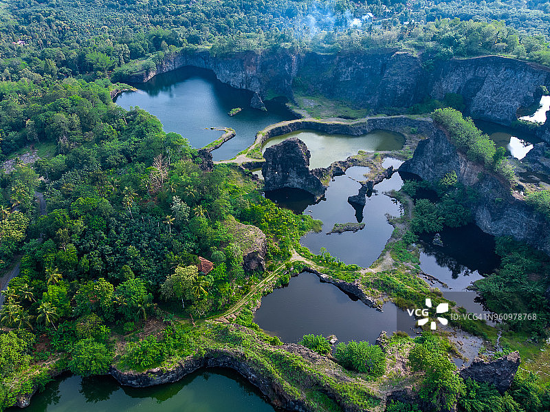 佩塔马拉山顶站的废弃采石场图片素材