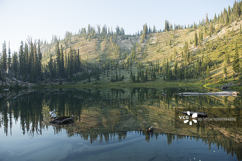 湖畔山景风光图片素材
