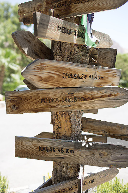 木制方向指示牌图片素材