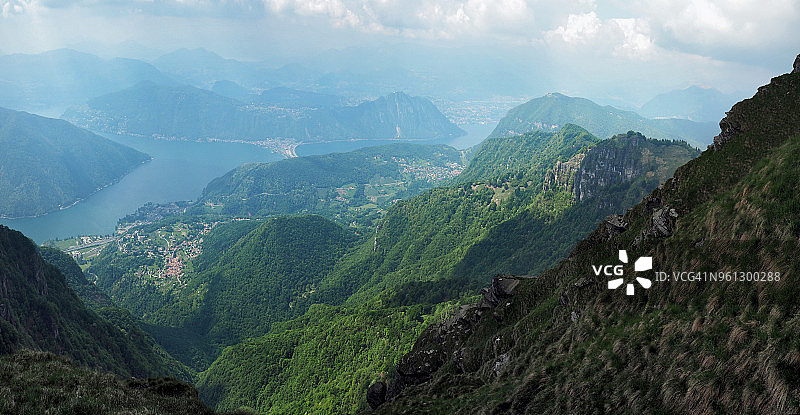 晴雨间的卢加诺湖全景图片素材
