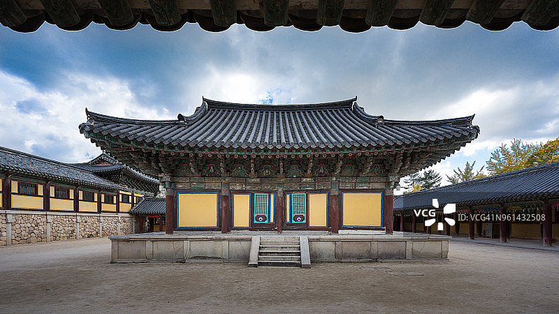 佛国寺主庭院。佛国寺是位于韩国庆州著名的联合国教科文组织遗址图片素材