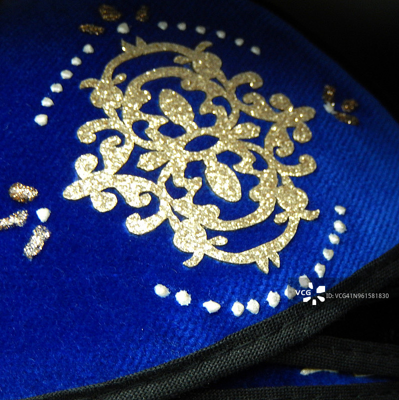 蓝色基帕金色花卉图案装饰图片素材