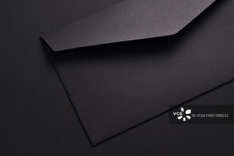 打开黑色信封图片素材