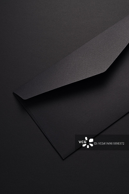 打开黑色信封图片素材