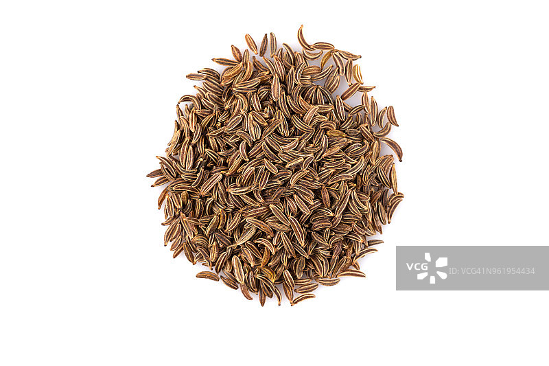 白色背景上的小茴香籽堆图片素材