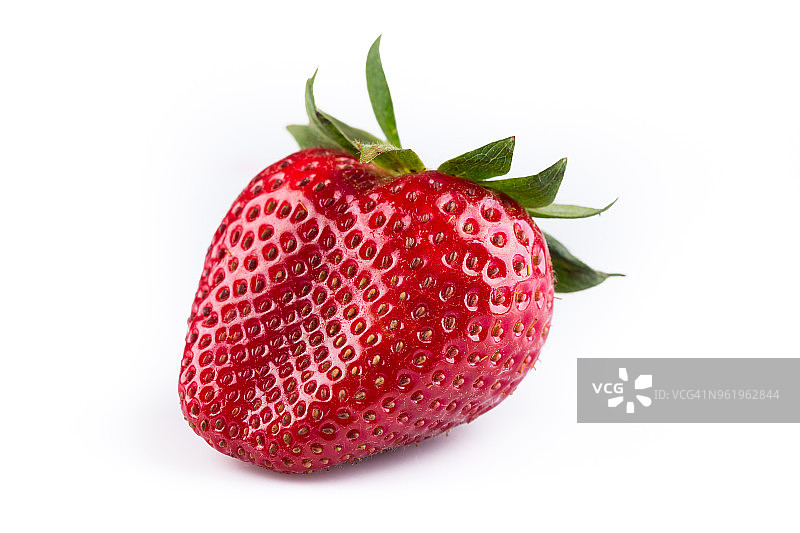 白色背景上的新鲜草莓图片素材