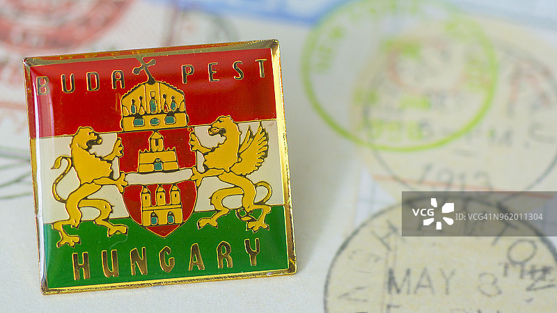 来自匈牙利的旅行纪念胸针图片素材