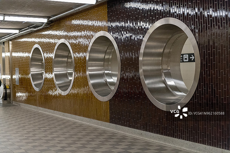 加拿大，多伦多，谢泼德-央街地铁站通风管图片素材