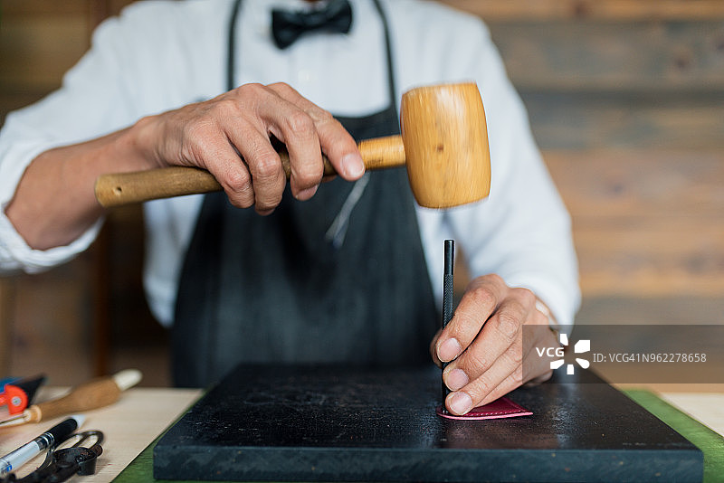 工匠工作的特写图片素材