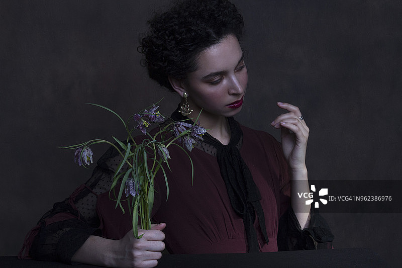 文艺复兴风格的经典女性肖像画图片素材