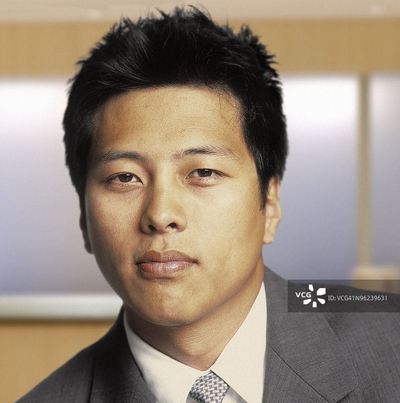 严肃的人图片素材