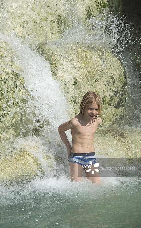 约旦死海路的玛茵温泉图片素材