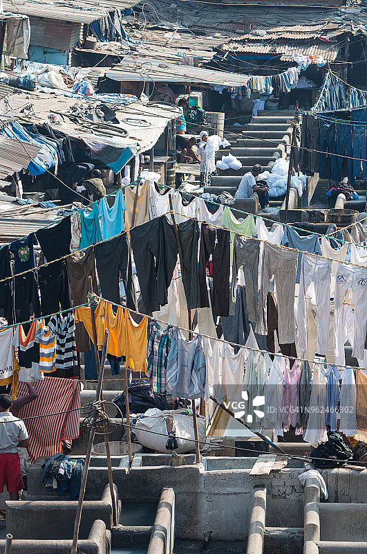 印度孟买玛哈拉克斯米洗衣场 - 世界上最大的户外洗衣场。图片素材