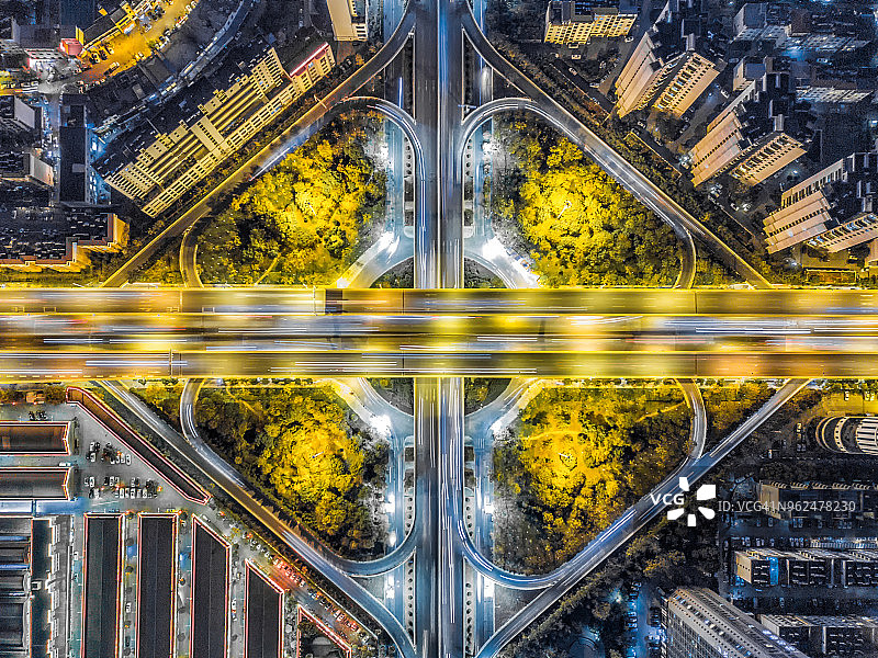 城市夜景的轨迹图片素材