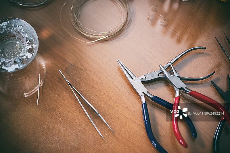 珠宝商的工作台图片素材