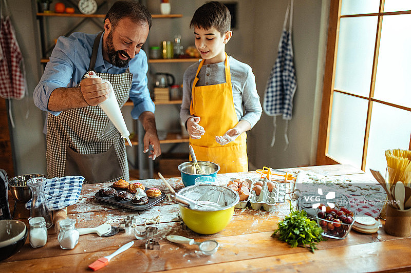 装饰纸杯蛋糕图片素材