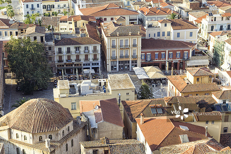 希腊伯罗奔尼撒半岛纳夫普利翁老城区宪法广场和武莱夫蒂科清真寺图片素材