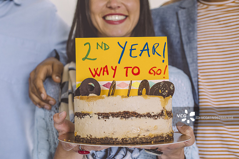 商务团队庆祝成立两周年图片素材