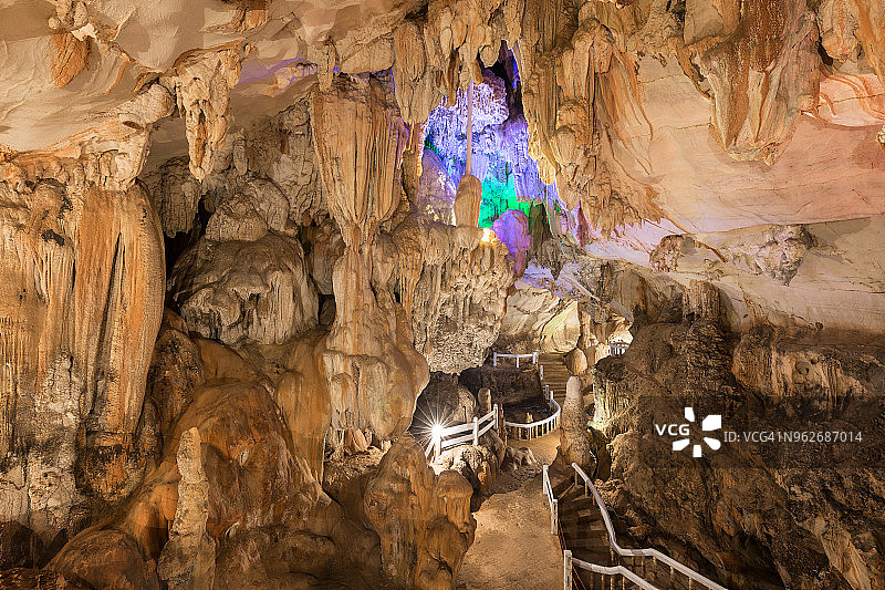 万荣坦昌洞内部图片素材