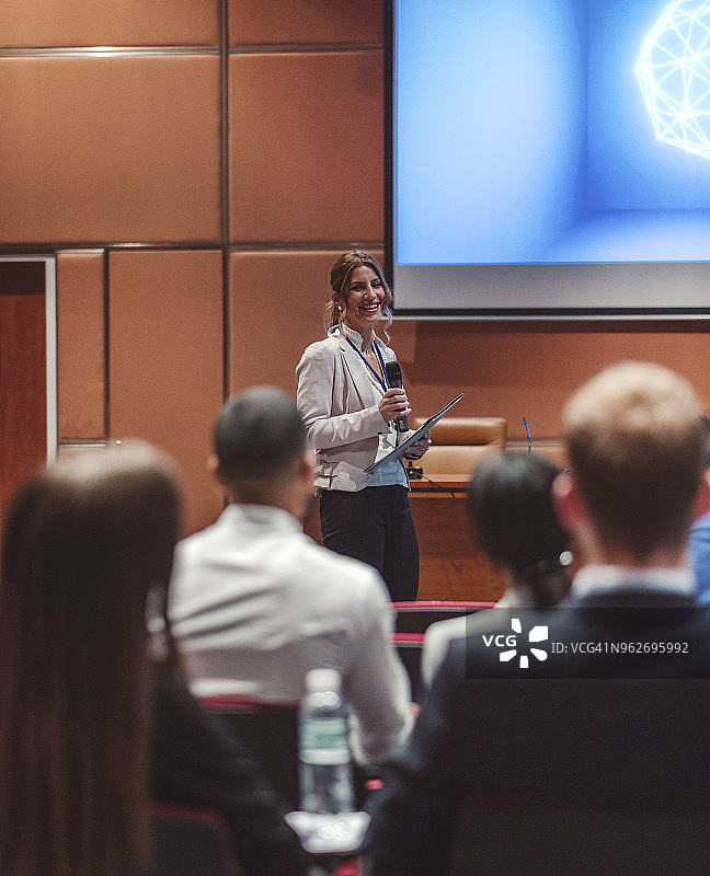 科学会议上的公众演讲者图片素材