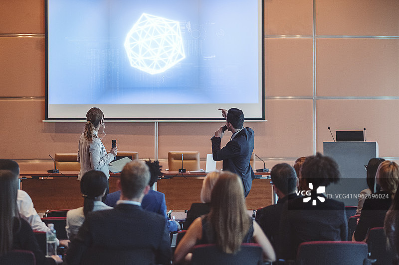 科学会议上的公众演讲者图片素材