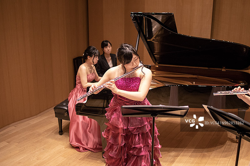 钢琴与长笛音乐会图片素材