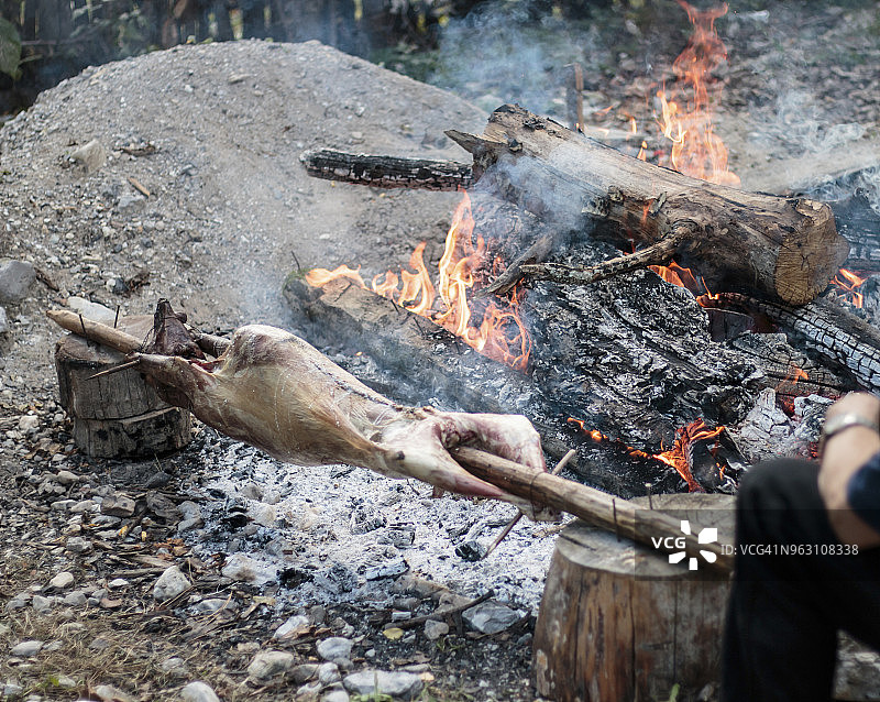 户外烧烤全羊图片素材