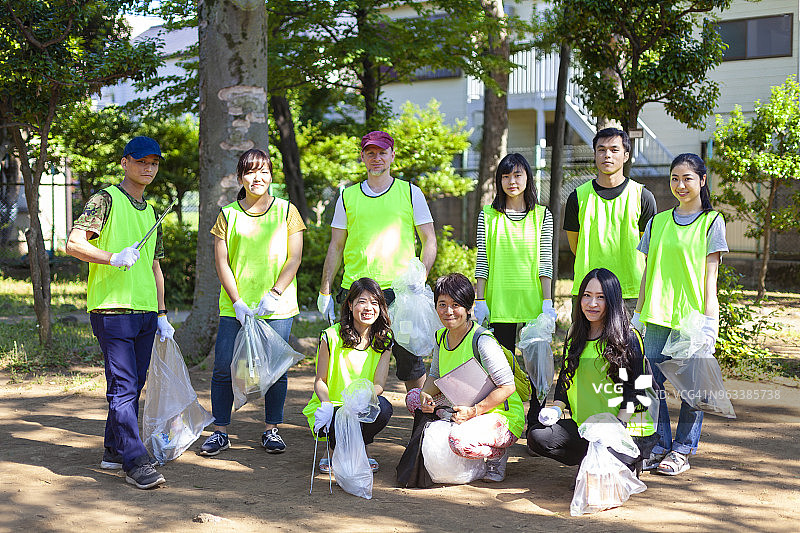 东京公园志愿者团体合影图片素材