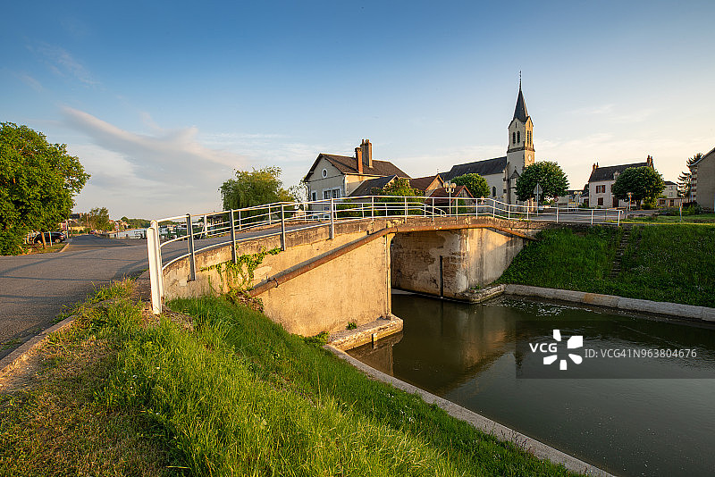 马赛莱索比尼，勃艮第卢瓦尔河畔的美丽城市图片素材