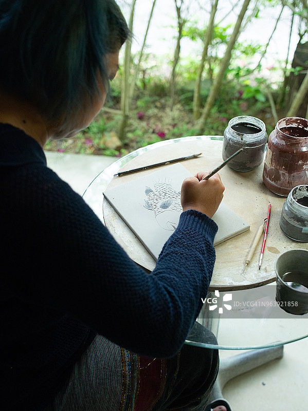 画家创作艺术作品图片素材