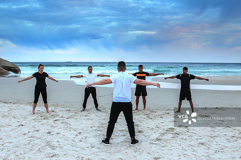 日出健身图片素材