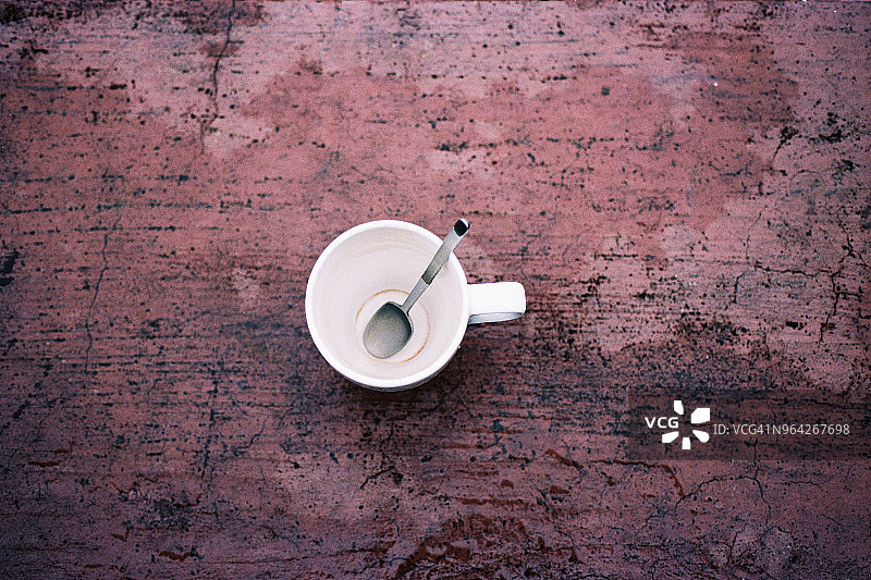 白色空杯子图片素材