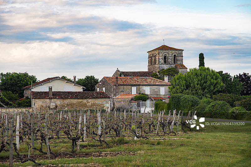 法国科涅克附近的田园法式村庄图片素材