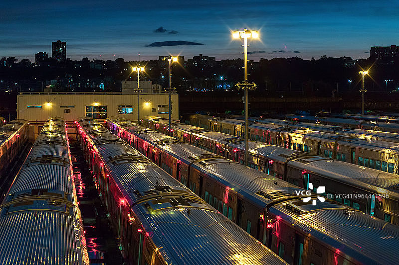 夜晚的曼哈顿火车站图片素材