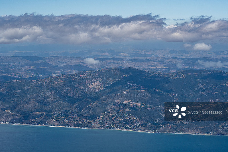 加利福尼亚州马里布溪州立公园：飞机航拍的太平洋图片素材