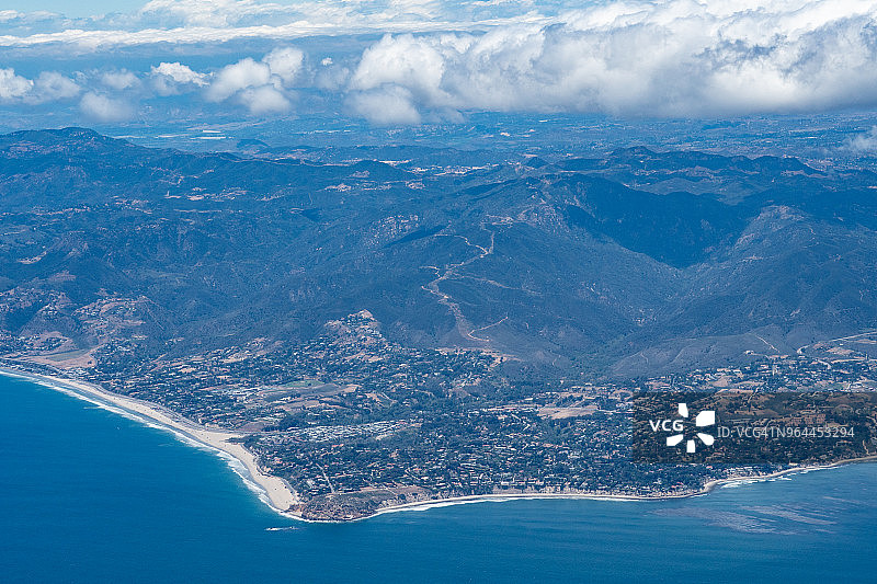 加利福尼亚州马里布溪州立公园：飞机航拍的太平洋图片素材