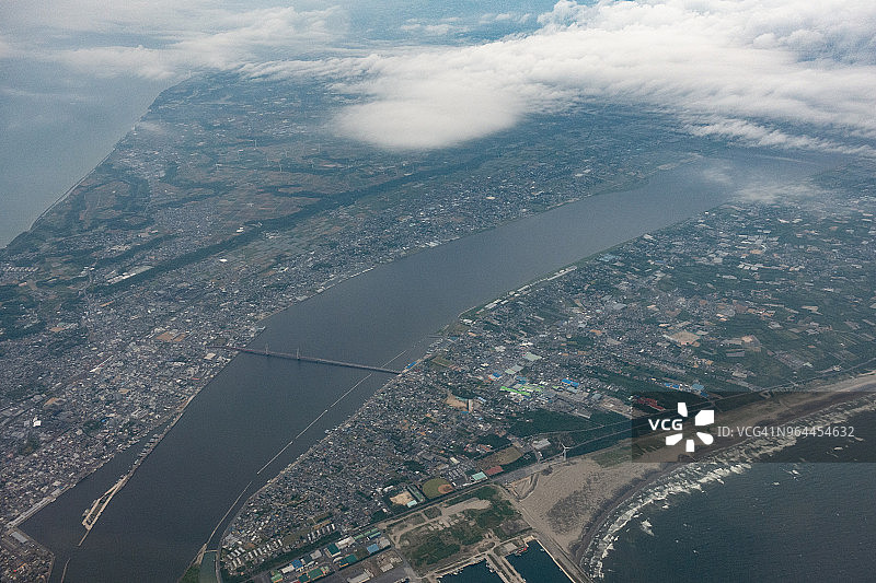 从飞机上俯瞰日本千叶县铫子市、茨城县神栖市和太平洋图片素材