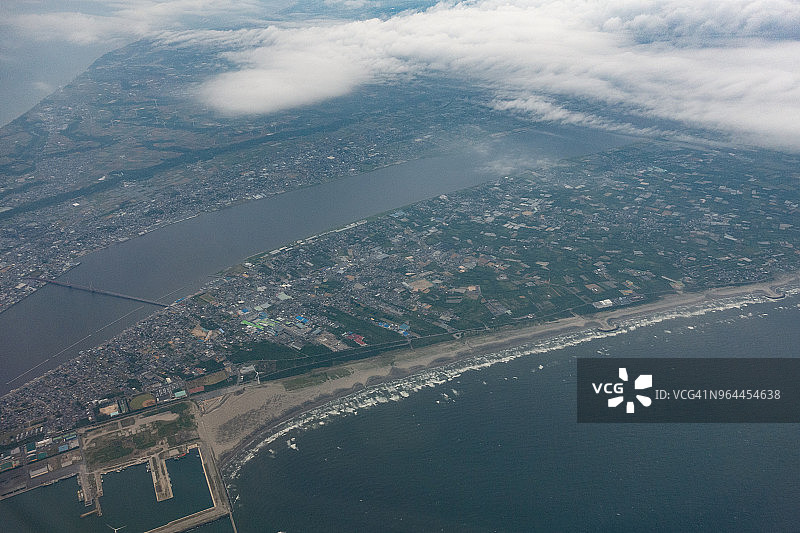 从飞机上俯瞰日本千叶县铫子市、茨城县神栖市和太平洋图片素材