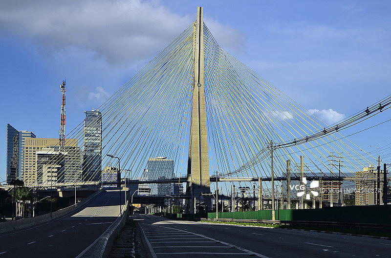 无交通的圣保罗：Marginal Pinheiros和Ponte Estaiada图片素材