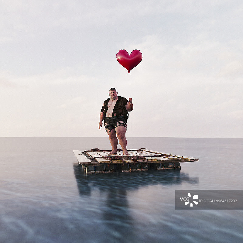 孤独的男人拿着心形气球站在平静的海洋木筏上图片素材