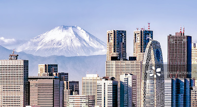 日本东京文京区富士山和新宿摩天大楼全景图片素材