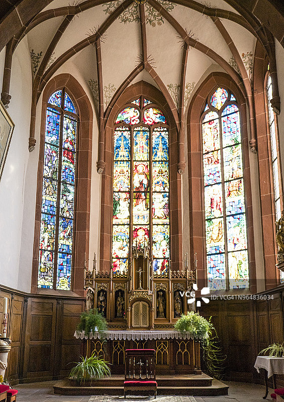 位于法国阿尔萨斯地区Hunawihr的设防教堂内部图片素材