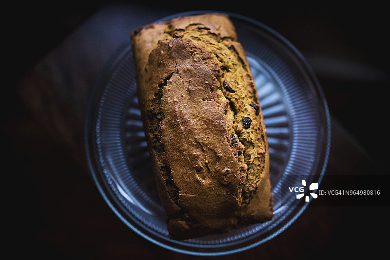 餐盘里的南瓜面包特写图片素材