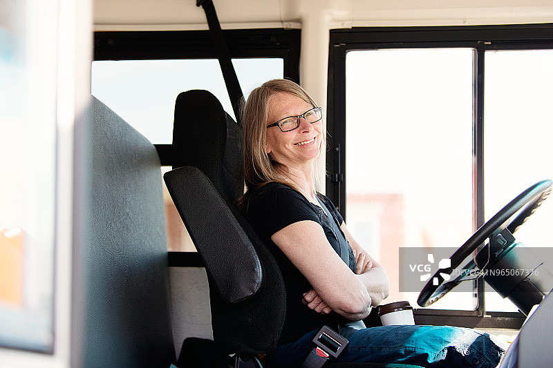 女公交车司机图片素材