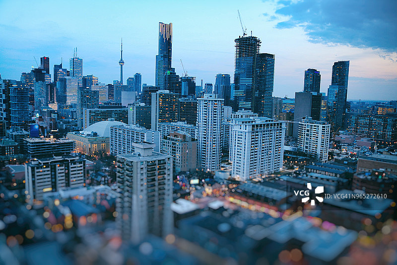 多伦多市中心美丽的蓝色时刻图片素材
