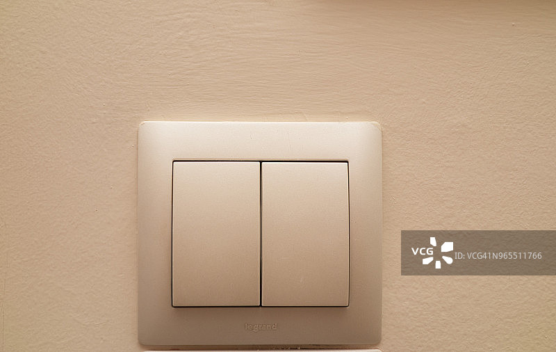 2018年希腊雅典：墙上的电灯开关图片素材