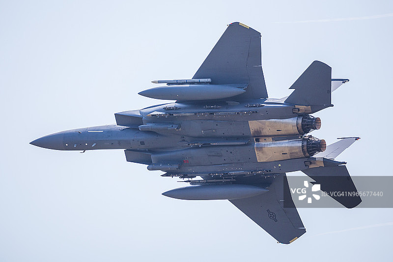 F-15E战斗机从莱肯希思起飞图片素材
