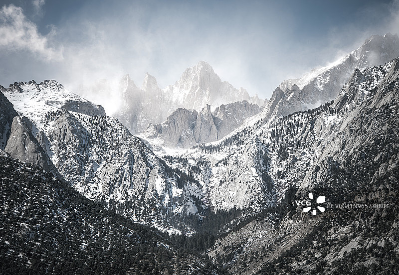 山间日出风光图片素材