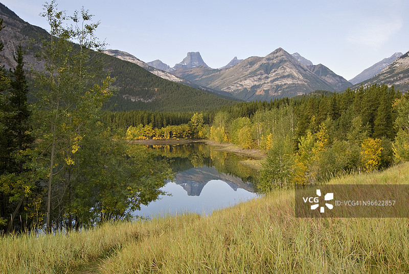 秋季的加拿大落基山脉图片素材